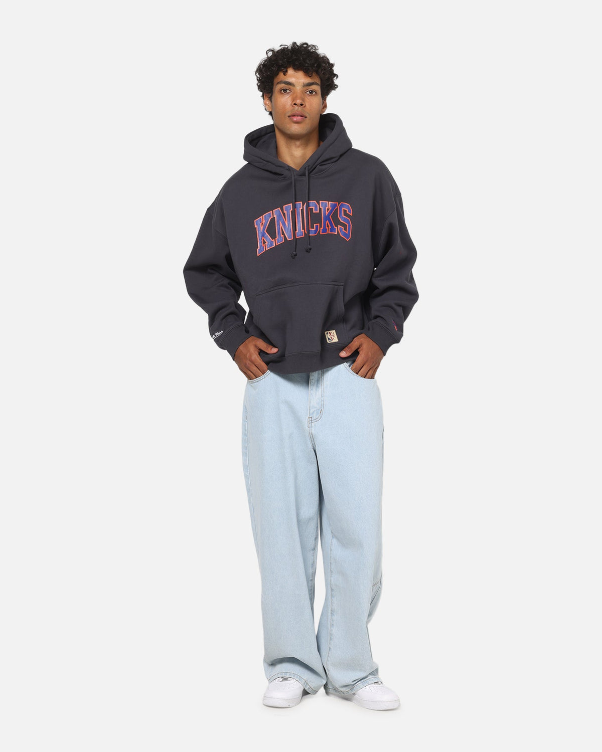 Mitchell & Ness New York Knicks Arch Hoodie Washed Black