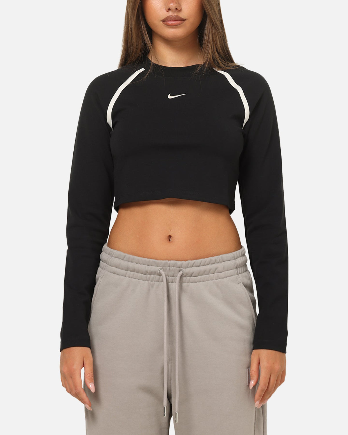 Nike Women's Sportswear Tight Long-Sleeve Cropped Top Black/Black