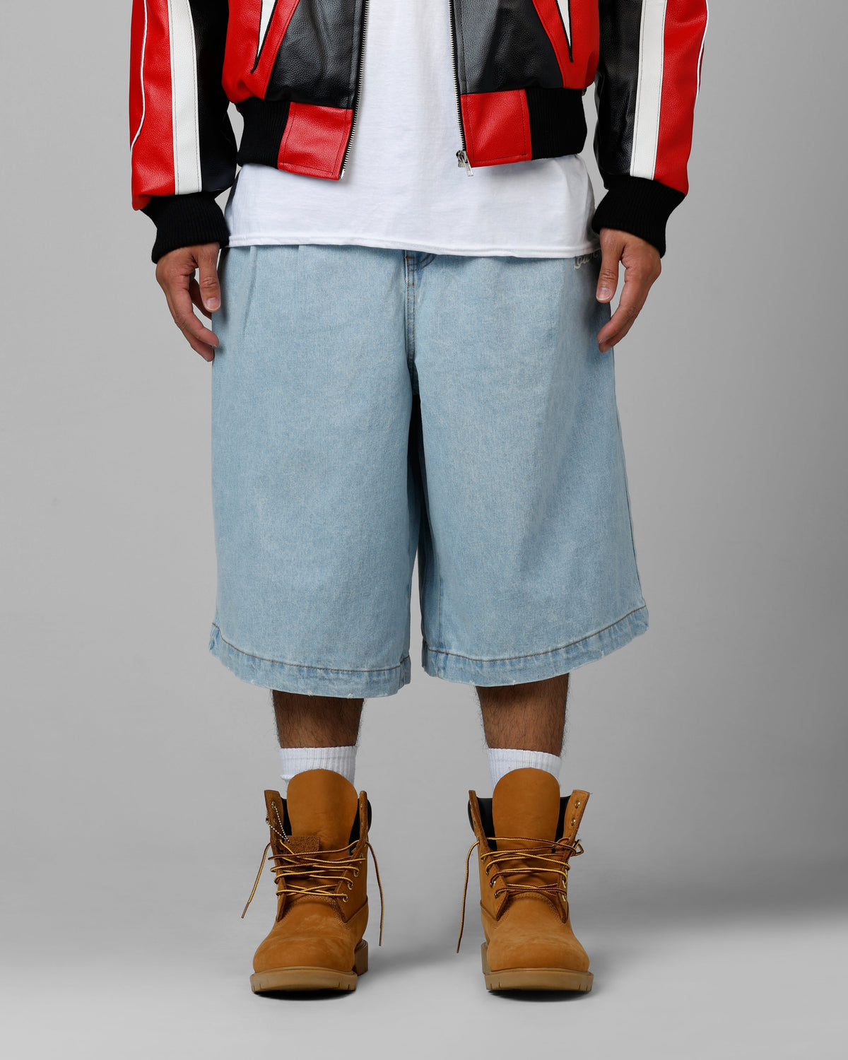 Loiter 3 Quarter Shorts Light Wash