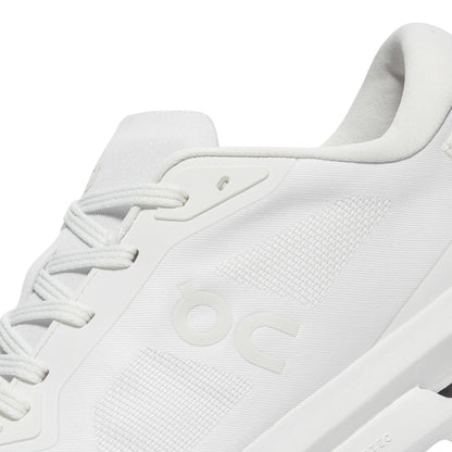 On Cloudzone (White)