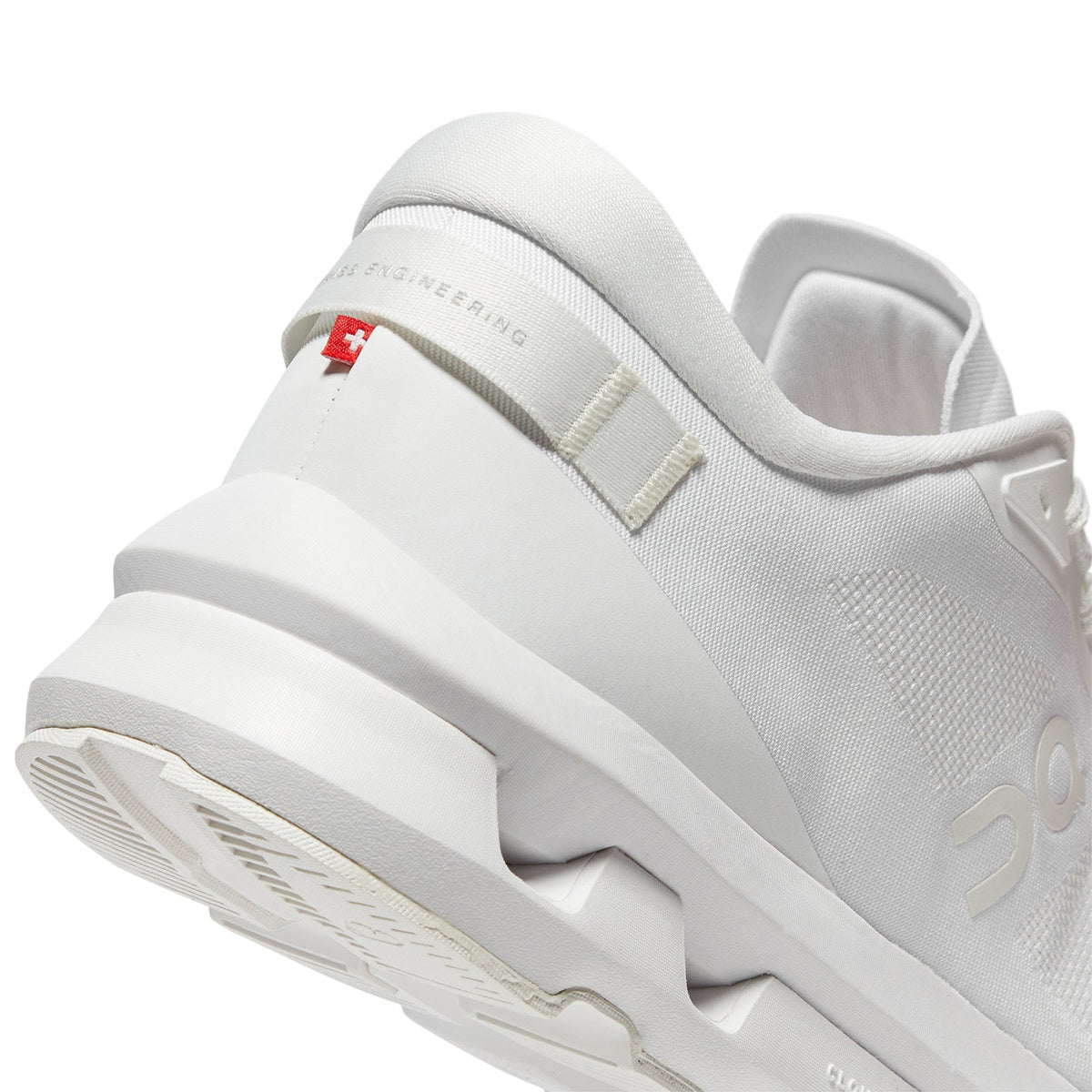 On Cloudzone (White)