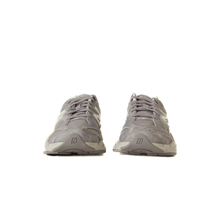 NEW BALANCE 9060 - GREY WHITE
